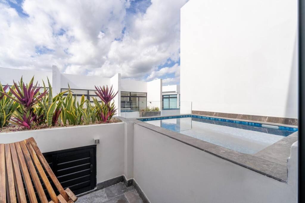 Elena Penthouse Oasis Apartment *